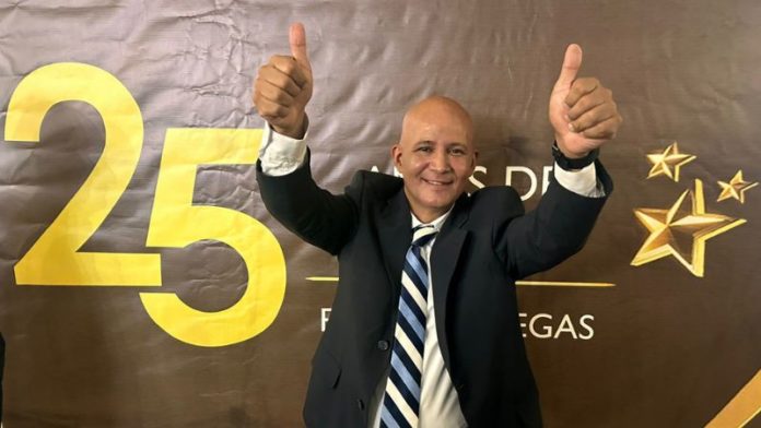 El periodista Edwin Martín Banegas celebró sus 25 años como Relacionador Público de la Fenafuth.