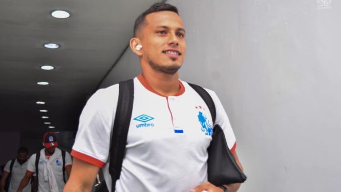 El mediocampista de Olimpia, Edwin Rodríguez, está contento por la obtención del título.