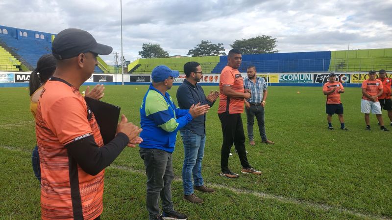 El técnico Israel Canales está al frente de los trabajos de pretemporada de Potros de Olancho FC.