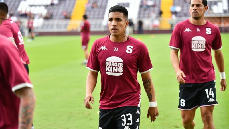 Michaell Chirinos ha tenido que superar una lesión para luchar por un puesto en el once titular del Saprissa.