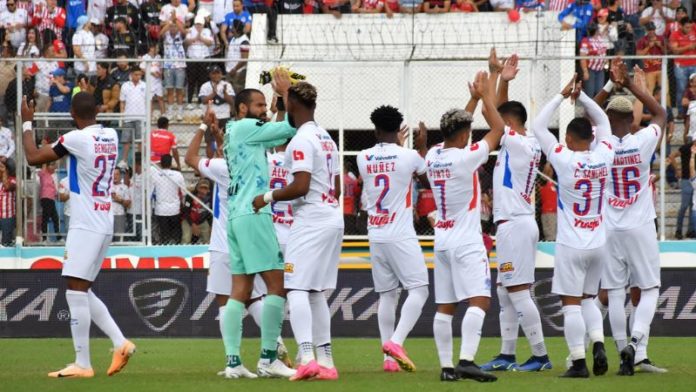 El Olimpia se deshizo de Génesis Comayagua en las semifinales del torneo de Apertura y peleará por el título con su archirrival, Motagua.