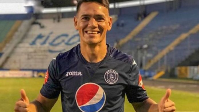 El delantero paraguayo Roberto Moreira no oculta su cariño por Motagua y desea que se corone campeón en el torneo de Apertura 2023.