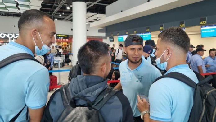 Con Alex López convocado de último momento, la Selección Nacional partió este sábado a Miami, Estados Unidos, para enfrentar el miércoles a Islandia.