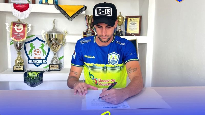 Lucas Campana ya firmó el contrato que lo convierte en jugador de Potros de Olancho FC.