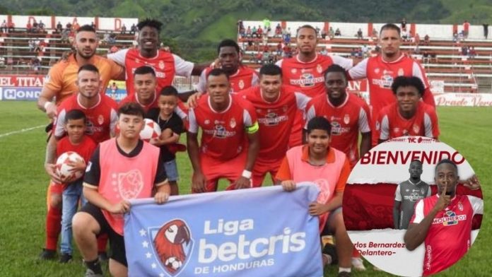 El delantero Carlos Bernárdez se convirtió en nuevo jugador de la Real Sociedad para el torneo de Clausura 2024.