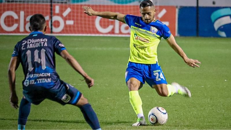 Omar Elvir se enfrentó a su ex equipo Motagua este domingo en el estadio Nacional "Chelato Uclés". 