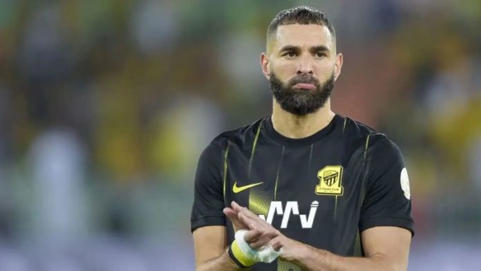 El delantero francés, Karim Benzema, espera poder salir de la liga de Arabia Saudita en calidad de préstamo por problemas con su equipo, All Ittihad.