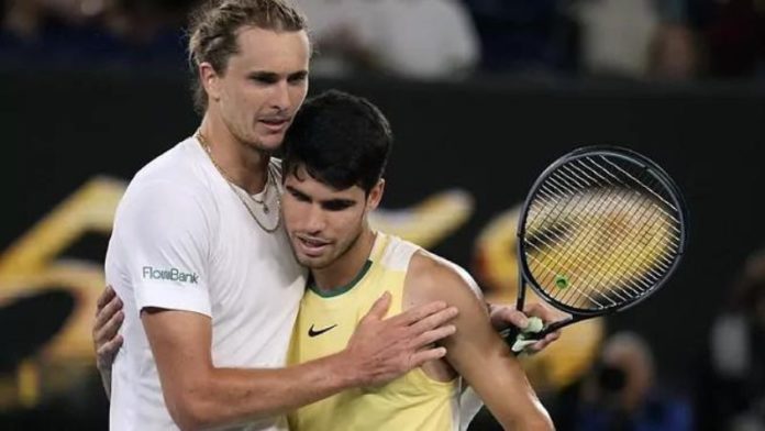 Carlos Alcaraz cayó en cuartos de final del Abierto de Australia ante Alexander Zverev.