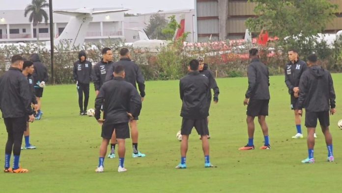 La Selección Nacional de Honduras realizó su primer entrenamiento en Miami, Estados Unidos.