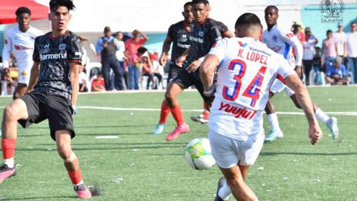 Con un remate preciso, Kevin López consigue el primer gol olimpista frente a la Selección Talangueña.