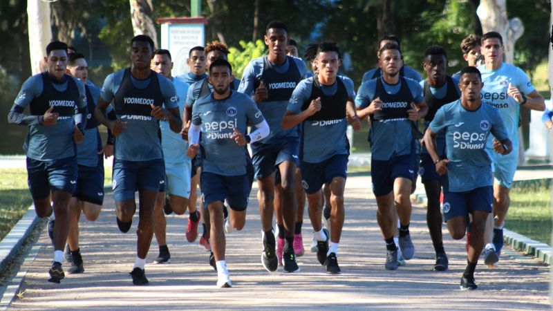 Motagua regresó para el torneo de Clausura al portero Marlon Licona y al defensa Cristopher Meléndez. Además, contrató a Rubilio Castillo y al panameño, Jorge Serrano.