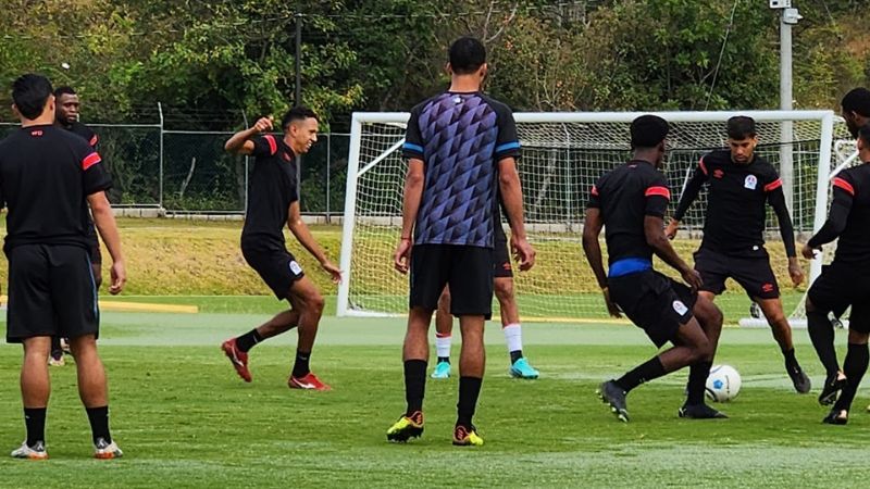 Los jugadores olimpistas se preparan para el debut en el torneo de Clausura, el domingo, frente a Génesis Comayagua.