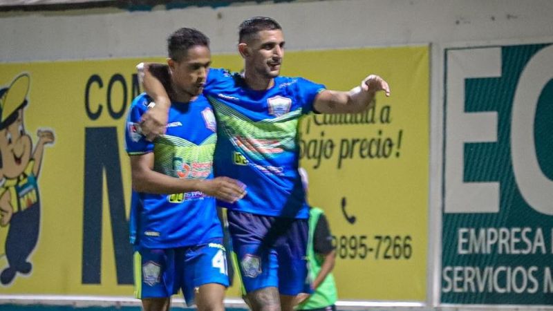 El argentino Lucas Campana se despachó con los dos goles que le dieron la victoria a Potros de Olancho FC sobre Lobos UPNFM.