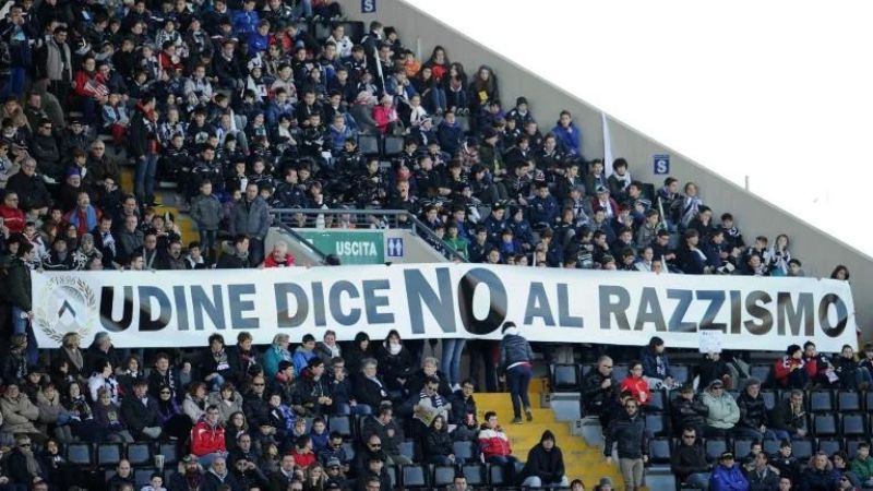La mayoría de los aficionados del equipo Udinese están en contra del racismo.
