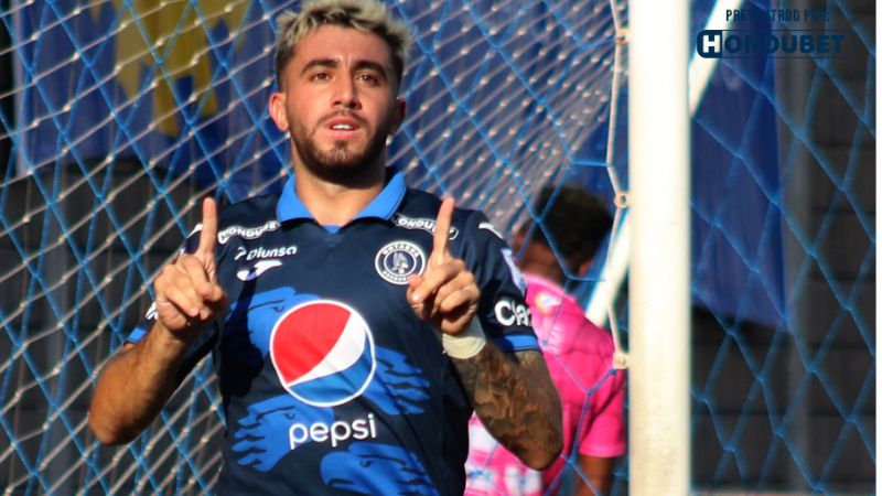 El argentino Agustín Auzmendi celebró por partida doble en el triunfo de Motagua sobre Lobos UPNFM.