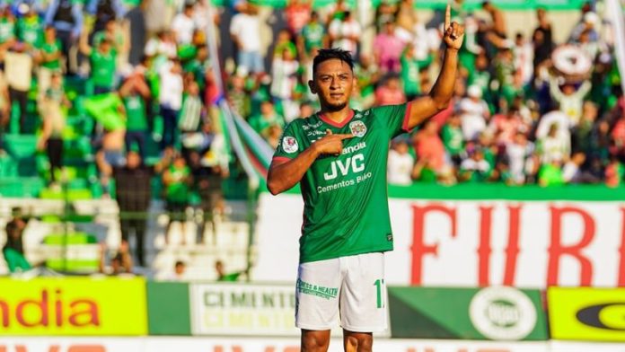 Alexy Vega anotó el tercer tanto del Marathón y les recuerda a sus aficionados que son los primeros en la tabla del torneo de Clausura.