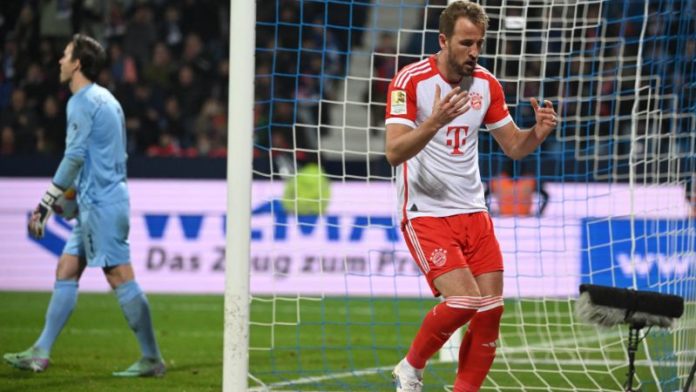 El delantero inglés del Bayern de Múnich, Harry Kane, reacciona durante el partido contra el VfL Bochum.