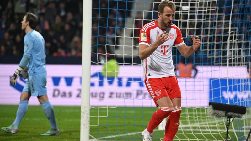 El delantero inglés del Bayern de Múnich, Harry Kane, reacciona durante el partido contra el VfL Bochum.