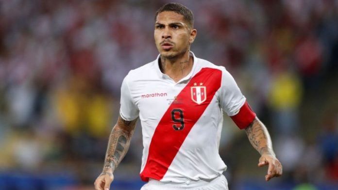 El delantero peruano, Paolo Guerrero, jugará por primera vez en su país con el equipo de Universidad César Vallejo.