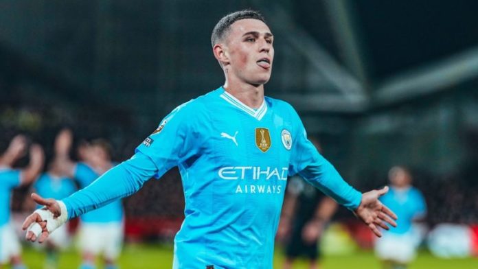 El Manchester City remontó 3-1 al Brentford de la mano de Phil Foden, quien anotó el triplete.