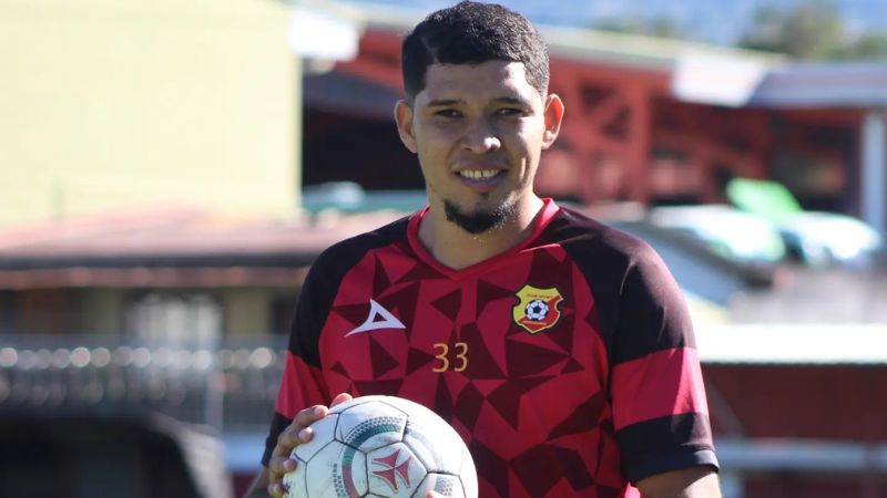 Tras tener inconvenientes con sus permisos internacionales, el defensor hondureño, Getsel Montes, está listo para poder debutar con el Herediano de Costa Rica.