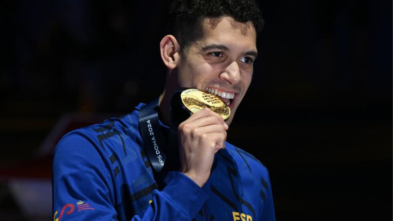 Hugo Gonzáles logró la victoria en los 200 m espalda y se consagró con la medalla de Oro.