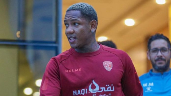 Romell Quioto anotó su primero gol con el Al Arabi SC, pero el VAR anuló la acción.