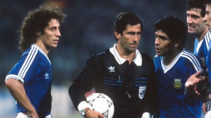 Troglio se coronó subcampeón del Mundial de Italia de 1990, junto a Diego Maradona, donde los argentinos perdieron 1-0 en la final contra Alemania. 