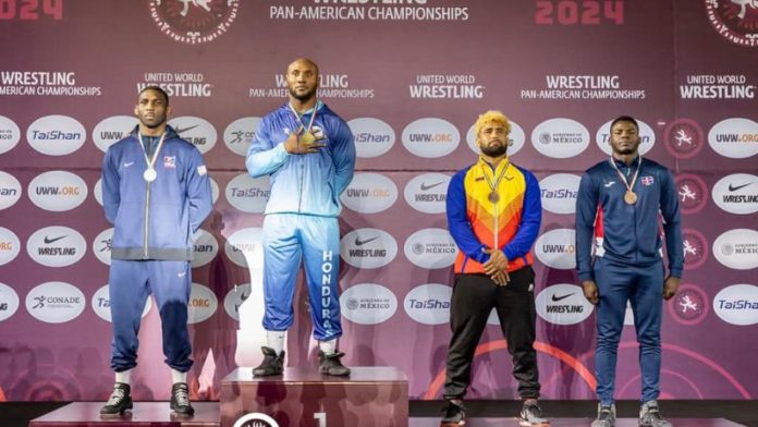 El hondureño Kevin Mejía se quedó con la medalla de oro al vencer en la final al estadounidense Alan Vera.