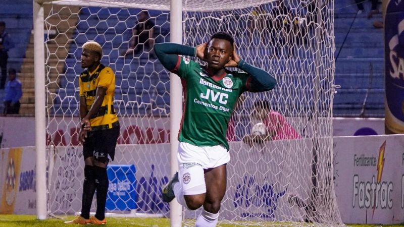 El atacante de Marathón, Junior Lacayo, anotó el único gol de su equipo frente al Real España.