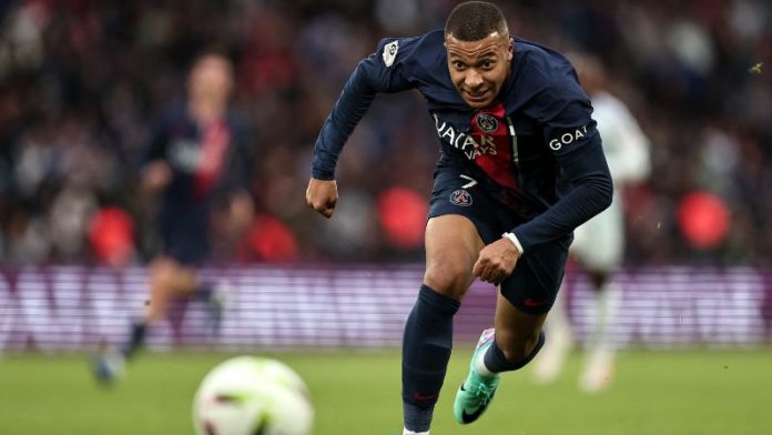 Mientras varios medios aseguran que Kylian Mbappé ya se decidió por el Real Madrid, el jugador tienen en suspenso su futuro.