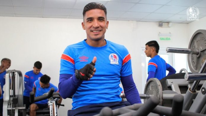 El delantero de Olimpia, Michaell Chirinos, tiene la confianza que sobrepasarán el récord de los 40 partidos invictos.