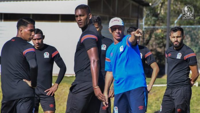 El técnico de Olimpia, Pedro Troglio, se perderá el clásico contra Motagua al salir expulsado el sábado en el juego contra Potros de Olancho FC.