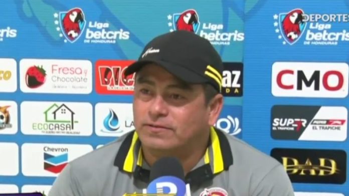 El técnico de Génesis Comayagua, Reinaldo Tilgutah, está molesto por la forma cómo perdió contra Potros de Olancho FC.