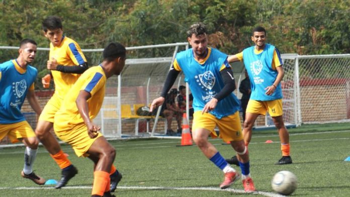 El capitán del equipo Lobos UPNFM, Erick Andino, considera que están a tiempo para revertir la difícil situación que enfrenta el club en el presente campeonato.