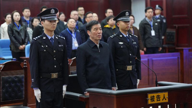 El expresidente de la federación de fútbol de China, Chen Xuyuan, fue condenado a cadena perpetua por aceptar sobornos por un total de 11 millones de dólares.