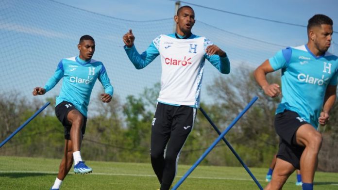 Para Eduardo Bennet, el delantero indicado para el partido contra Costa Rica es Jerry Bengtson.