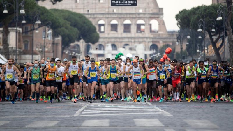 El Maratón de Roma estuvo bien concurrida de atletas de diferentes países del mundo.
