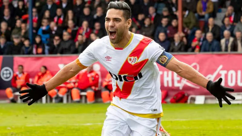 La residencia del delantero colombiano, Radamel Falcao, del Rayo Vallecano, también fue visitada por los facinerosos en Madrid.