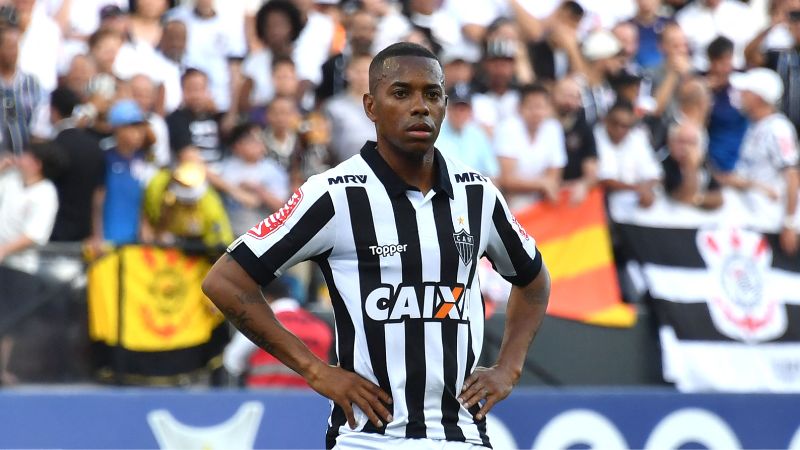 En la foto de archivo, Robinho, jugador del Atlético Mineiro, es visto durante el partido del Campeonato Brasileño contra el Corinthians.