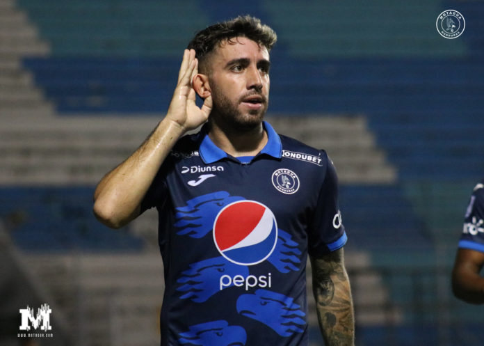 El argentino Agustín Auzmendi se despachó con un "hat trick" para que Motagua le ganara 3-0 a la Real Sociedad.