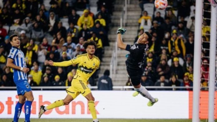 Columbus Crew venció 2-1 al mexicano Monterrey en partido de ida de las semifinales de la Copa de Campeones de la Concacaf.