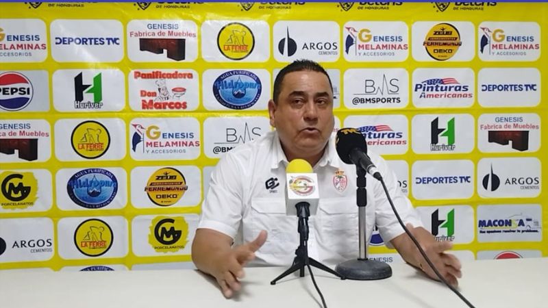 El técnico de la Real Sociedad, Jhon Jairo López, dice que ya no tiene fuerzas para estar al frente del equipo.