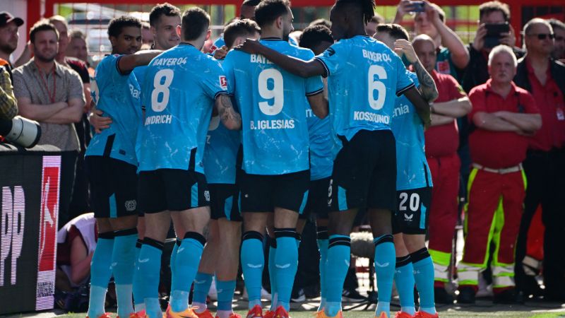 Los jugadores del Bayer Leverkusen celebran durante el partido contra el FC Union Berlin.