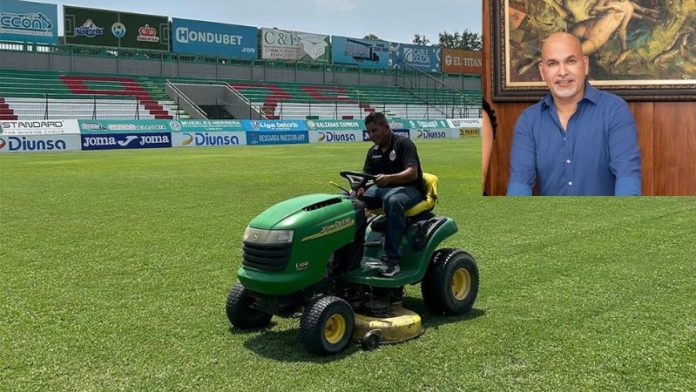 El presidente de Marathón, Orinson Amaya, anuncia la llegada de la modernización del estadio Yankel Rosenthal.