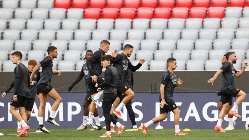 El equipo del Real Madrid asiste a una sesión de entrenamiento en Múnich, sur de Alemania.