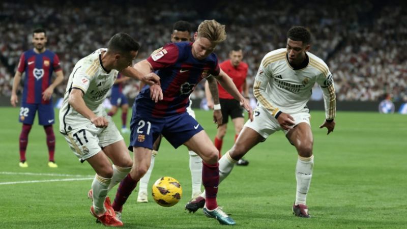 El medio del Barcelona, Frenkie de Jong, todavía está convaleciente de una lesión en un tobillo.