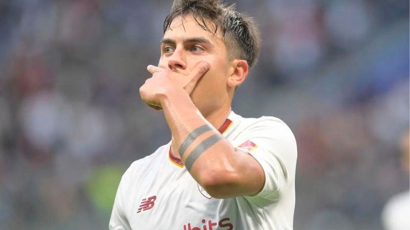 Paulo Dybala de la Roma de Italia es la gran ausencia en la nómina de Argentina.