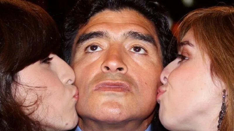 Los hijos de Diego Maradona solicitaron a la justicia trasladar los restos de su padre de un cementerio privado a un mausoleo en la capital argentina.