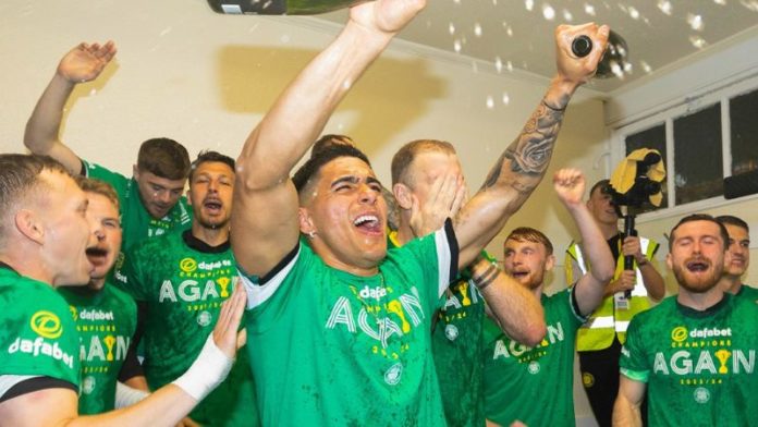 El hondureño Luis Palma celebró a lo grande su primer título con el Celtic de Escocia.